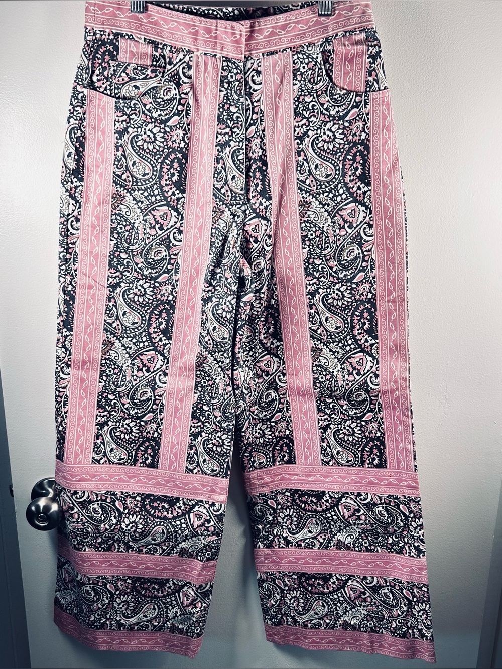 Julia Amory Babe Pink Lee Paisley Pants EUC